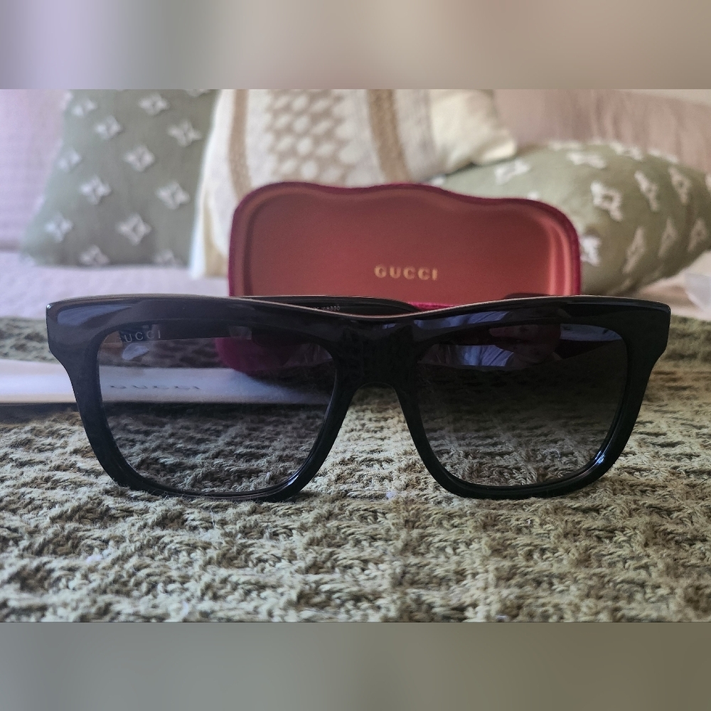 GUCCI 54M sunglasses